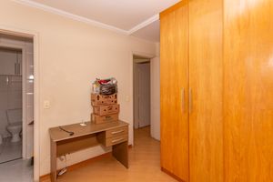 Image 16 - 875982