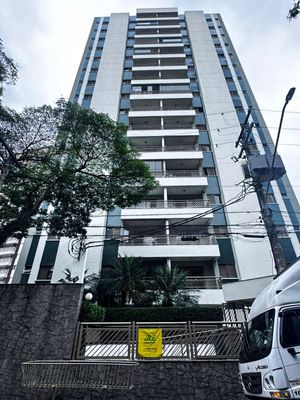 Image 11 - 875982
