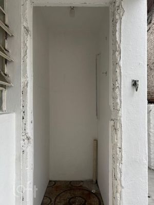 Image 8 - 875994