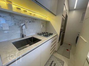 Image 11 - 875998