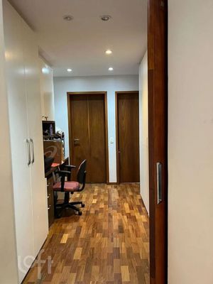 Image 8 - 876004