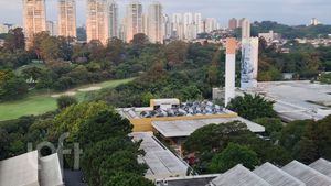 Image 16 - 876017