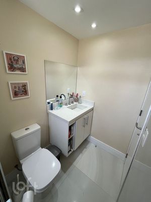 Image 19 - 876021