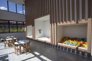 Image 26 - 876022