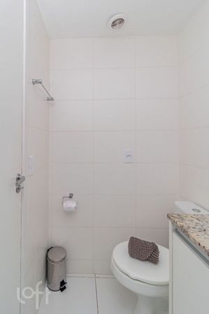 Image 11 - 876032