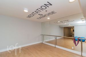 Image 28 - 876032