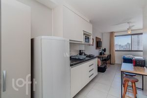 Image 8 - 876032