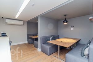 Image 21 - 876032