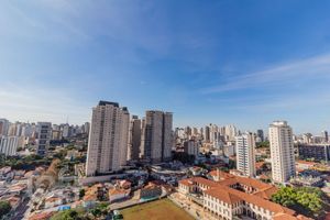 Image 18 - 876032