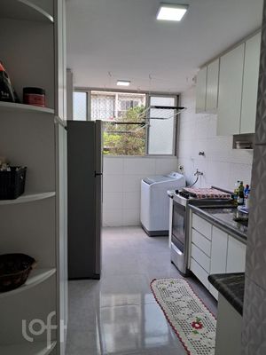 Image 5 - 876037