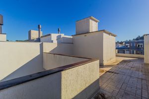 Image 32 - 876040