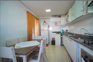 Image 4 - 876052
