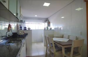 Image 5 - 876052