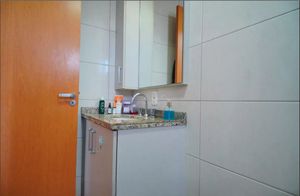 Image 9 - 876052