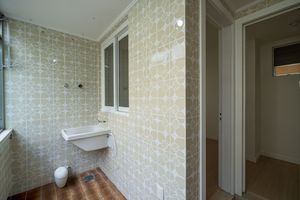 Image 18 - 876055