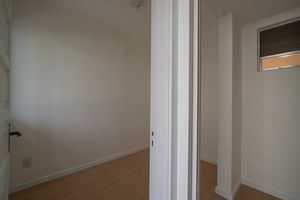 Image 19 - 876055