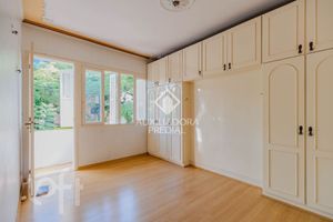 Image 30 - 876058