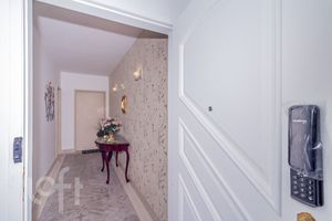 Image 30 - 876070