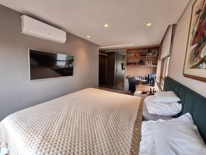 Image 8 - 876072