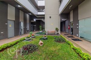 Image 32 - 876086