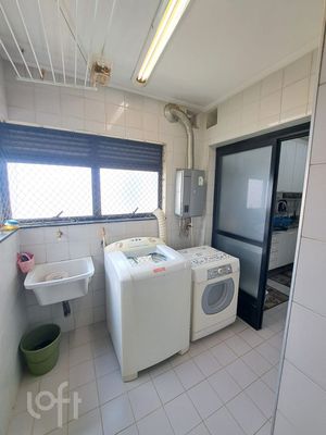 Image 30 - 876090