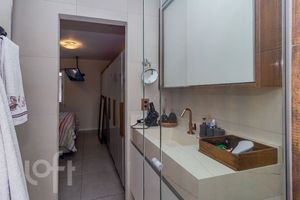 Image 16 - 876112