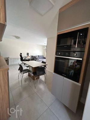 Image 18 - 876112