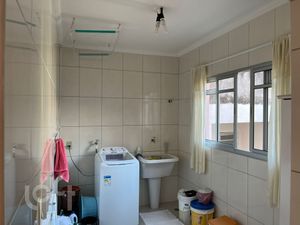Image 11 - 876117