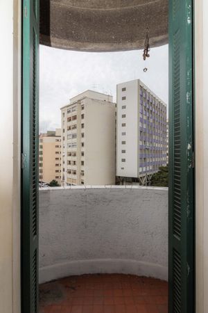 Image 10 - 876139