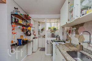 Image 7 - 876204
