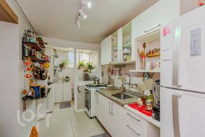 Image 6 - 876204