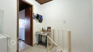 Image 12 - 876229