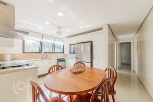 Image 28 - 876277