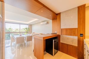 Image 8 - 876277