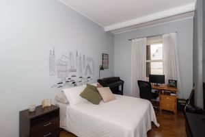 Image 19 - 876295