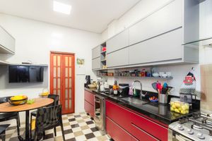 Image 24 - 876295