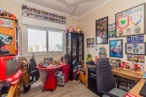 Image 17 - 876305