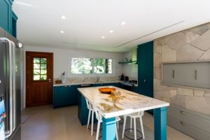 Image 17 - 876315