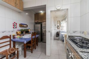 Image 16 - 876318