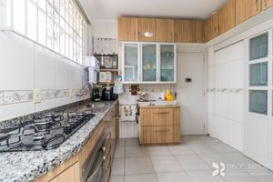 Image 19 - 876318