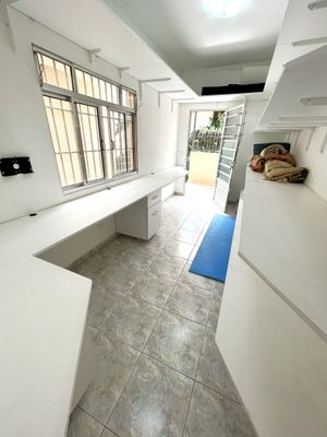 Image 21 - 876324