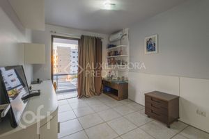 Image 37 - 876342