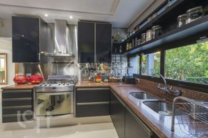 Image 28 - 876342
