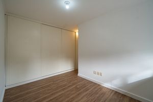Image 10 - 876347