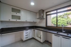 Image 18 - 876347