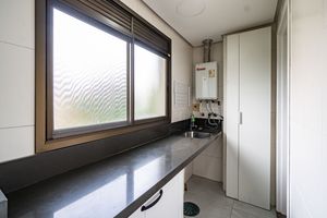 Image 21 - 876347