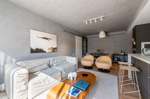 Image 3 - 876356