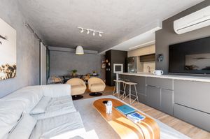 Image 4 - 876356