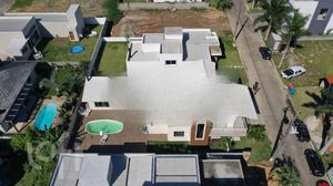 Image 12 - 876375