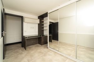 Image 11 - 876382